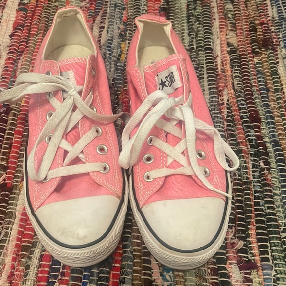 Shoes - Pink Converse Men’s 7 Women’s 9